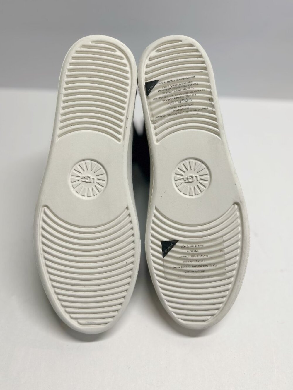 UGG black suede Slip-On boots - Picture 7 of 7